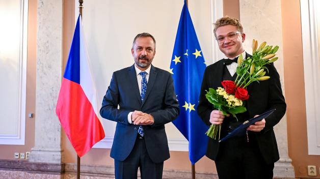 MUDr. Vasil Kostin převzal Cenu vlády nadanému studentovi